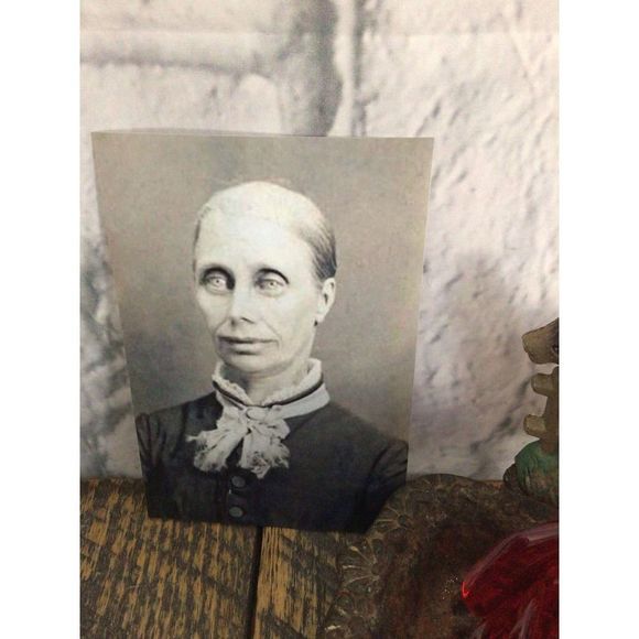 Creepy Reprint Photo of Antique Skeletal Looking Woman - Picture 10 of 10